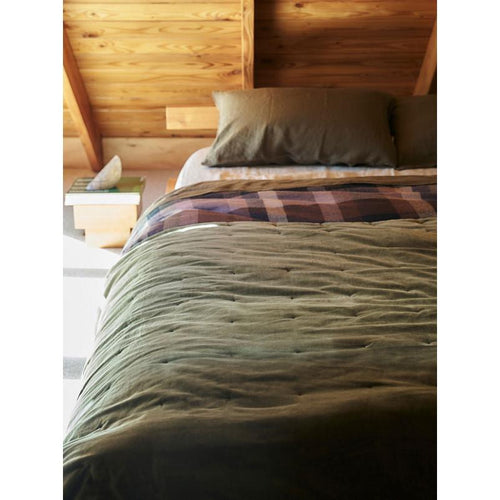 Velvet Quilt - Ivy